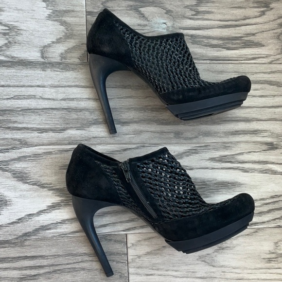 Balenciaga perforated platform heels size 40, US9 - Picture 6 of 13